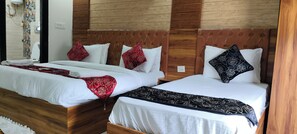 Kamar Double Klasik | Seprai antialergi, meja kerja, dan Wi-Fi gratis