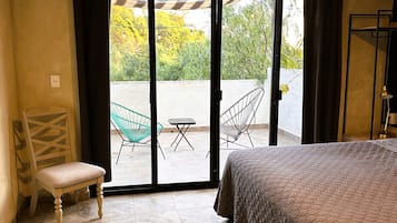 Decoración personalizada, muebles diferentes y cortinas blackout