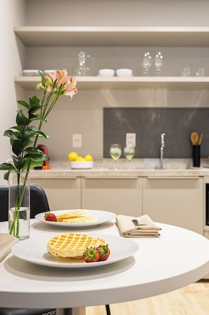 Studio Affaires | Cuisine privée | Grand réfrigérateur, micro-ondes
