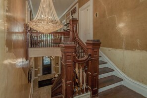 Interior - Charming Inn Steps away from Downtown Warwick only an Hour away from NYC (Warwick)