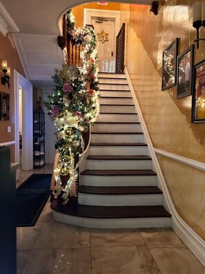 Interior - Charming Inn Steps away from Downtown Warwick only an Hour away from NYC (Warwick)