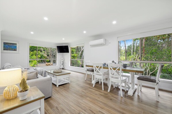 TV - Boronia Oasis Creek front Villa in the Heart of Sawtell (SAWTELL)