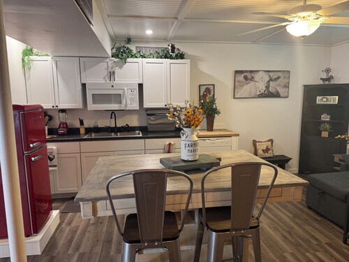 Relax and Unwind at a Peaceful Retreat Near Rend Lake