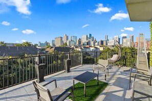 Terrace/patio - Luxury Midtown Gem : Amazing Rooftop Views (Houston)