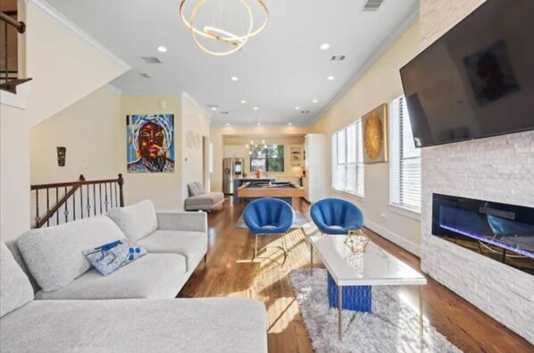 Smart TV, fireplace, books