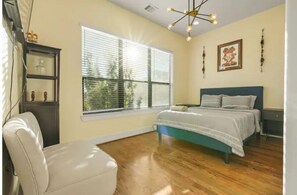 3 bedrooms, desk, iron/ironing board, travel cot