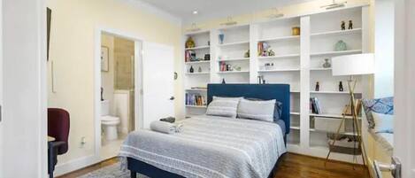 3 soveværelser, skrivebord, strygejern/strygebræt, weekendseng