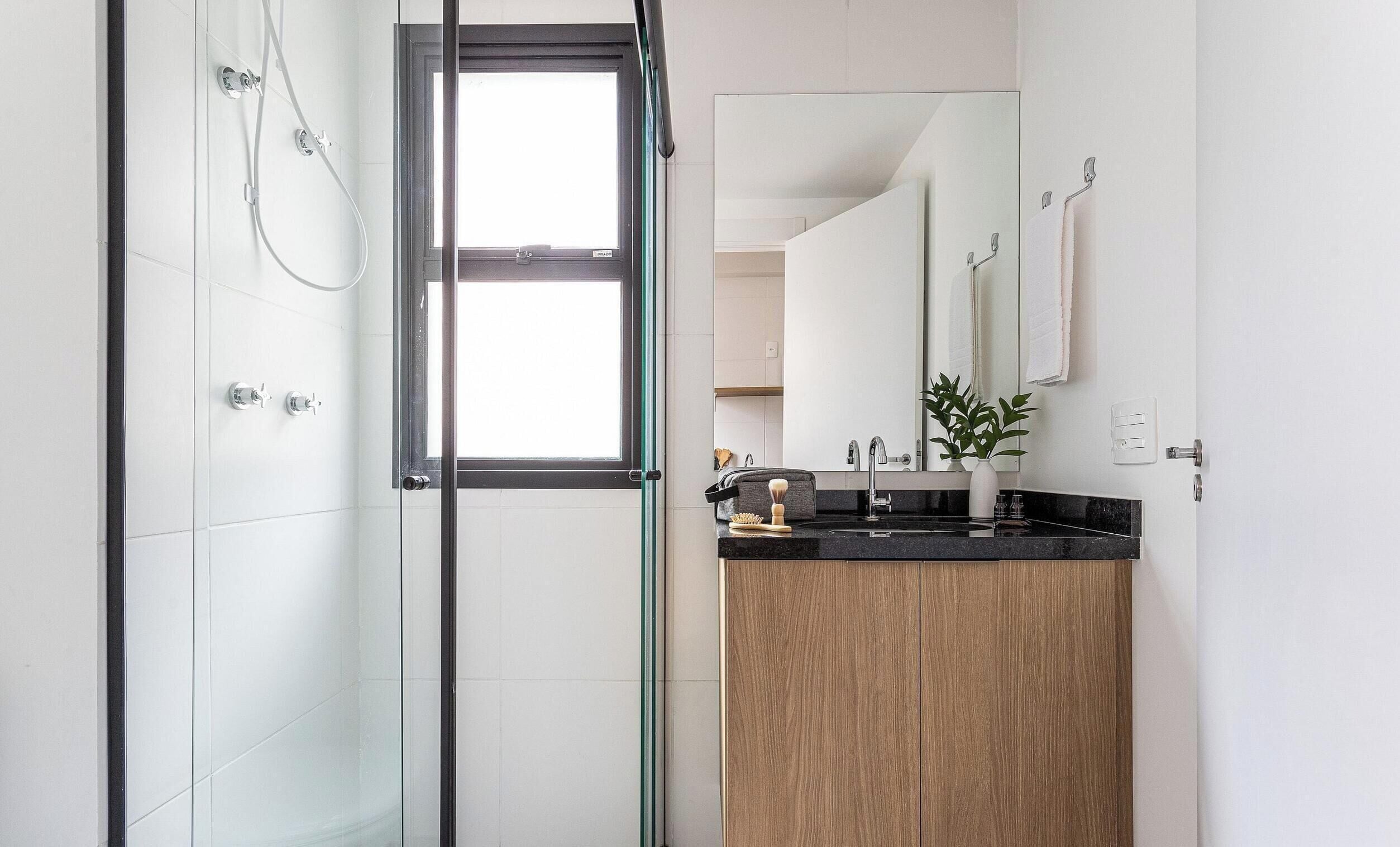 Design Studio | Bathroom | Shower, hair dryer, towels