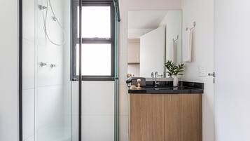 Design Studio | Bathroom | Shower, hair dryer, towels