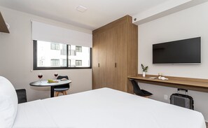 Desk, laptop workspace, free WiFi, bed sheets - Zoom Santa Cecília by Viva - Prédio próximo à estação Marechal Deodoro e Fácil acesso ao Memorial da América Latina (São Paulo)