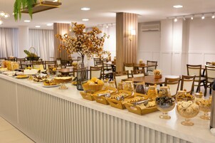 Desayuno bufé gratuito y diario