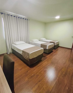 Tripla Luxury | Una scrivania, postazione laptop, Wi-Fi gratuito, lenzuola