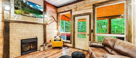 Smart TV, fireplace