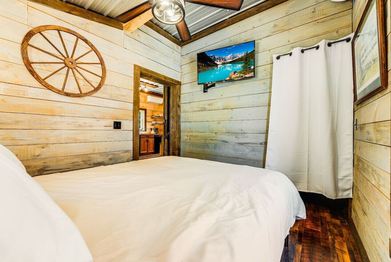 2 bedrooms, desk, iron/ironing board, free WiFi