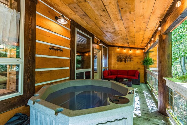 Outdoor spa tub