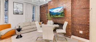 Modern 3Bd Rose Hills Manhattan Terrace Space