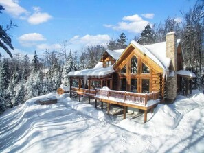 Exterior - Blue Moose Private pool, spa & lake access (Mille-Isles)