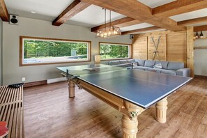 Interior - Blue Hill  Pool, spa, game room, mountain view (Morin-Heights)