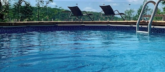 Blue Hill  Pool, spa, game room, mountain view