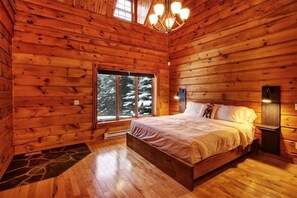 8 bedrooms, iron/ironing board, WiFi, bed sheets