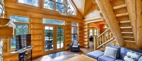 Fernseher, Kamin, Bücher, Stereoanlage