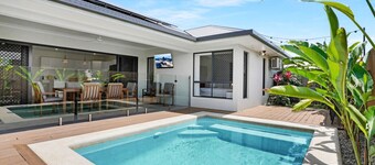 Escape to Villa Catana: Spacious Home with Pool, Lush Gardens, and Close to Nature!