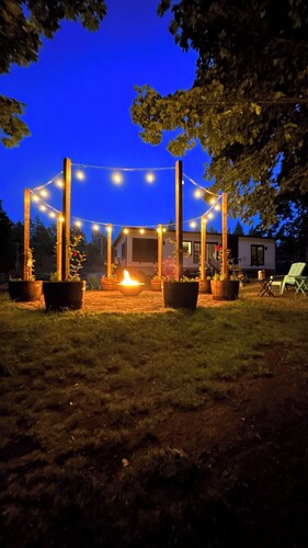 Backyard Bliss! Family and dog friendly home steps from River