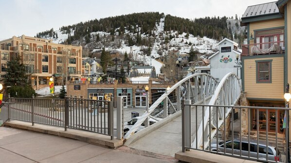 Parkplätze auf dem Gelände