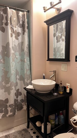Towels, soap, shampoo, toilet paper