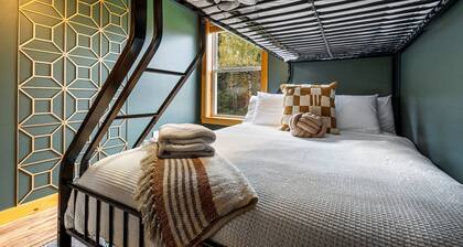 Bear Cub Charming 2-bedroom apartment near Sugarloaf on Snowmobile/ATV trails