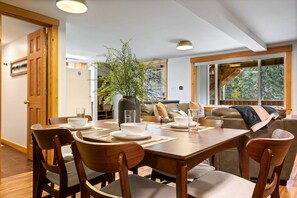 Dining - Bear Cub Charming 2-bedroom apartment near Sugarloaf on Snowmobile/ATV trails (Eustis)