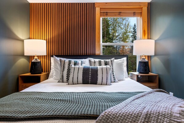 2 bedrooms, WiFi, bed sheets - Bear Cub Charming 2-bedroom apartment near Sugarloaf on Snowmobile/ATV trails (Eustis)