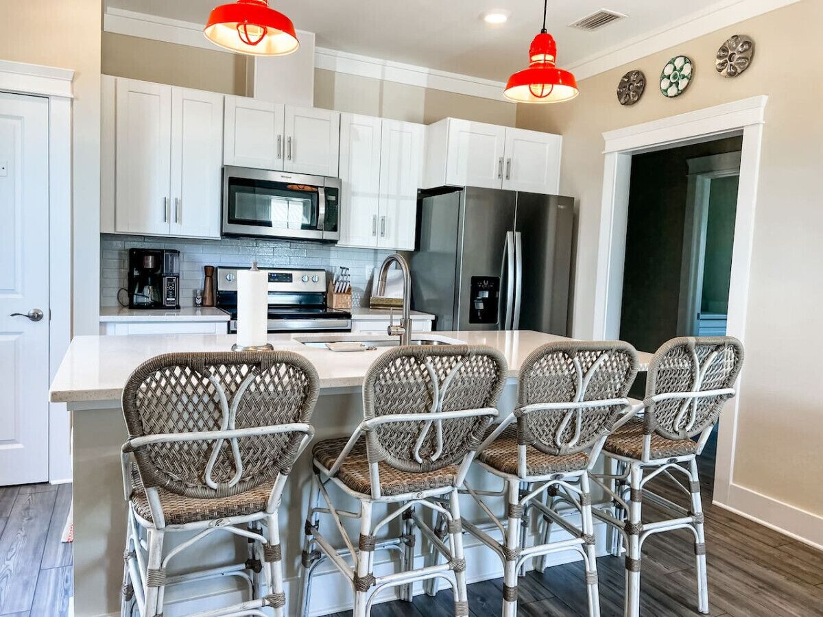 ثلاجة، ماكينة لصنع القهوة/الشاي، مستلزمات طهي/أطباق/أوعية