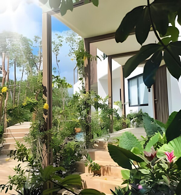 Property grounds - 2 bedroom/2 bathroom penthouse with rooftop pool (Tulum)