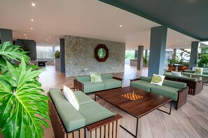 المنشأة من الداخل