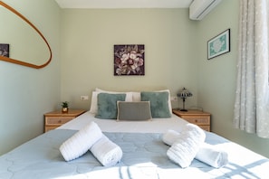 Iron/ironing board, free WiFi, bed sheets