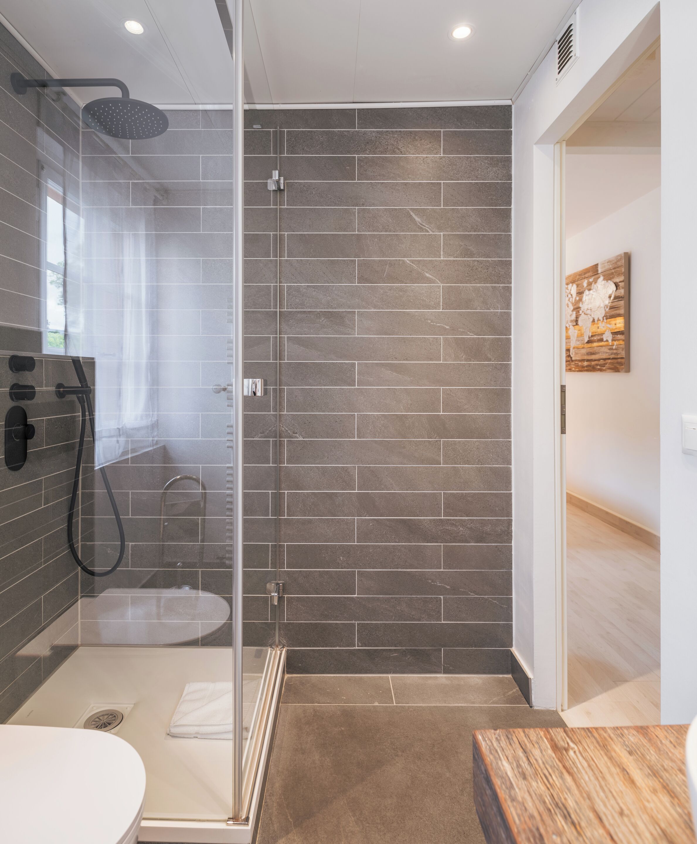 淋浴设施、吹风机、毛巾、肥皂