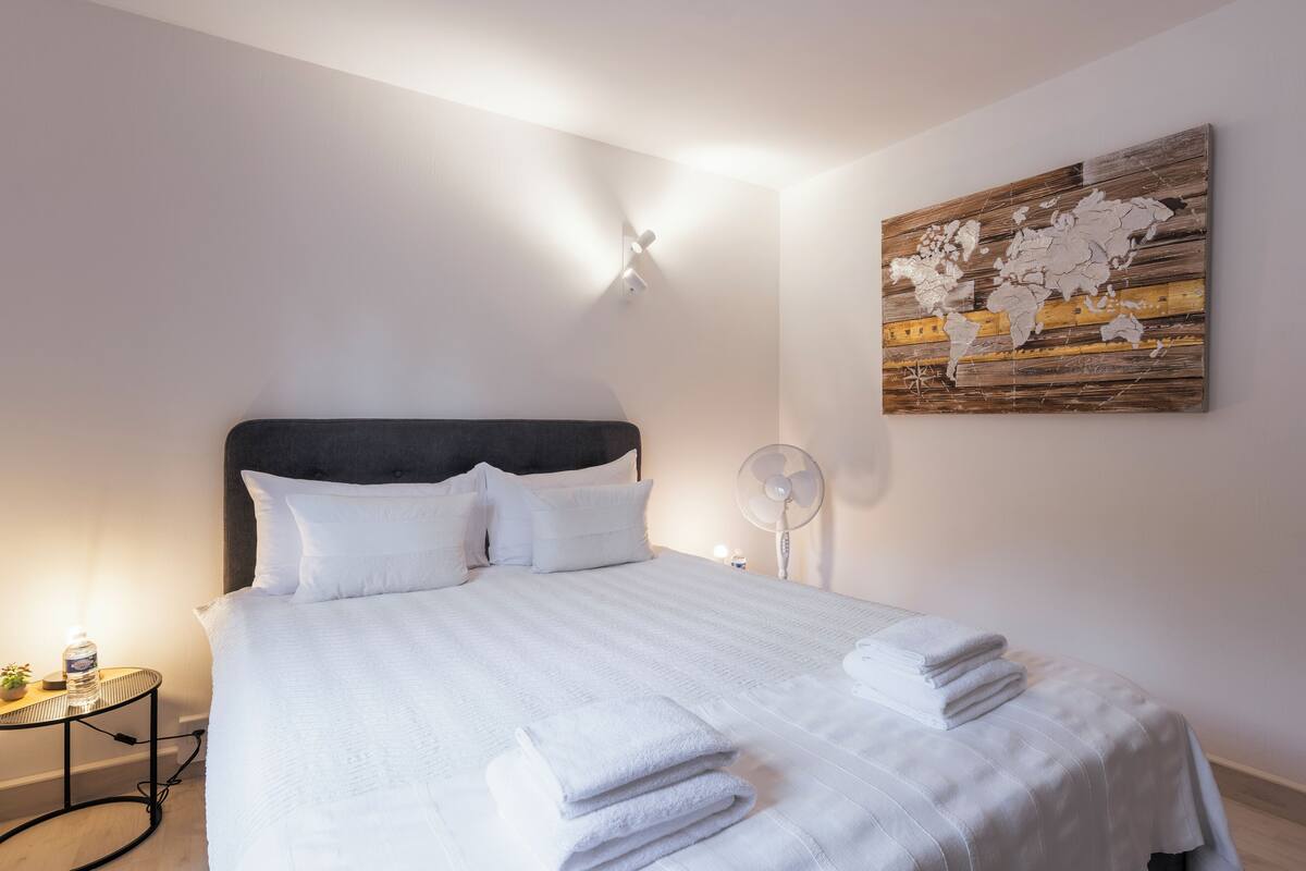 Classic Single Room | Hypo-allergenic bedding available, desk, laptop workspace, WiFi (free)