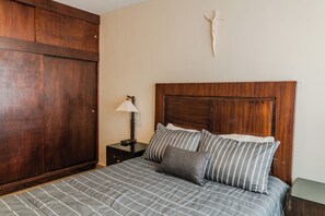Casa luxo, varanda | 2 quartos, ferros/tábuas de passar roupa, Wi-Fi de cortesia