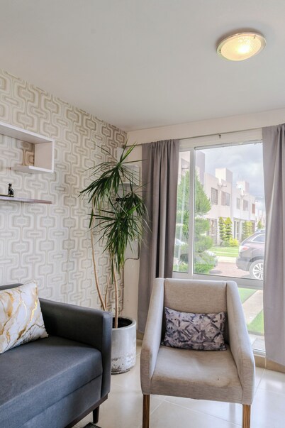 Bright Home With Pool Near Valquirico