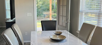 Sweet cozy 3-bedroom house in delightful downtown Montevallo