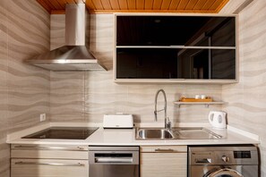 Réfrigérateur, four, plaque de cuisson, lave-vaisselle