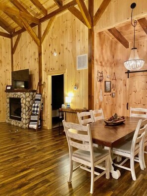 Dining - Sleepy Hollow 2-bedroom cabin with Hot Tub, WiFi near Red River Gorge (Frenchburg)