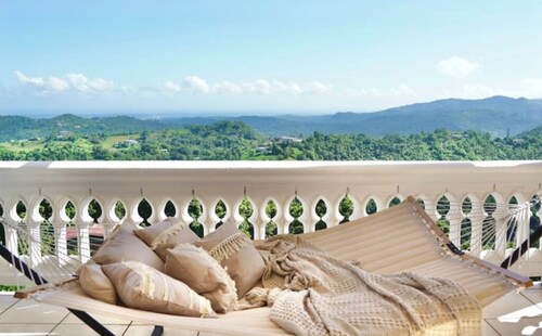 Cottage with Ocean, City and Rainforest Views