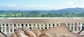 Cottage with Ocean, City and Rainforest Views