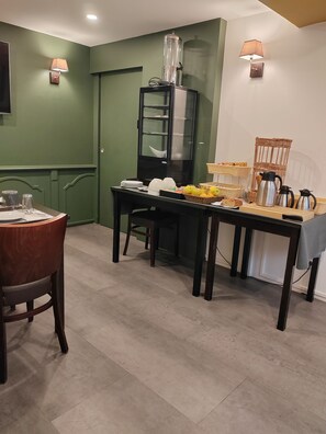 Petit déjeuner buffet servi tous les jours en supplément