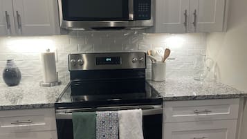 Mikroaaltouuni, uuni, liesi, astianpesukone