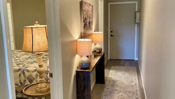 1 slaapkamer, een strijkplank/strijkijzer, wifi, beddengoed