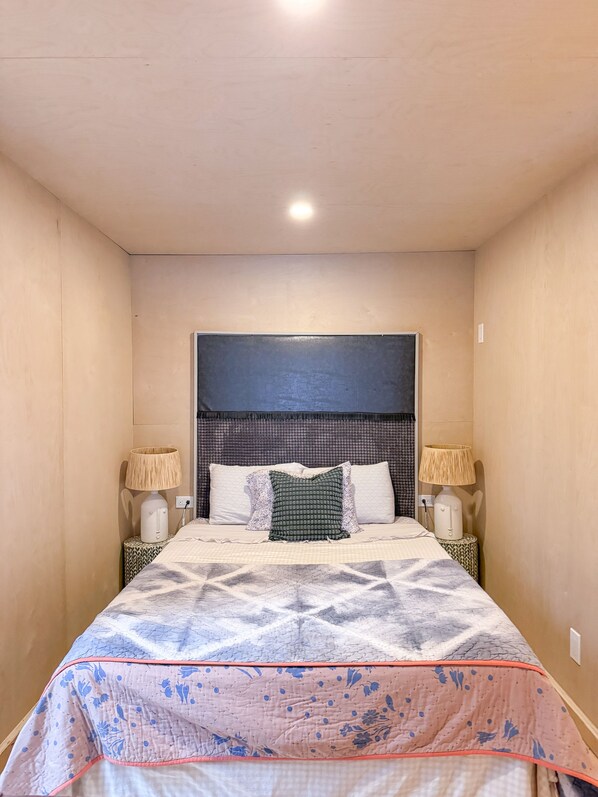 A bedroom with a large bed, two bedside tables, and a headboard. - Cozy Cabin on the shore of Georgian Bay. Truly a hidden gem! (Meaford)