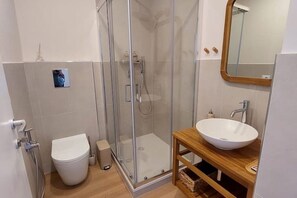 Bruser, hårtørrer, bidet